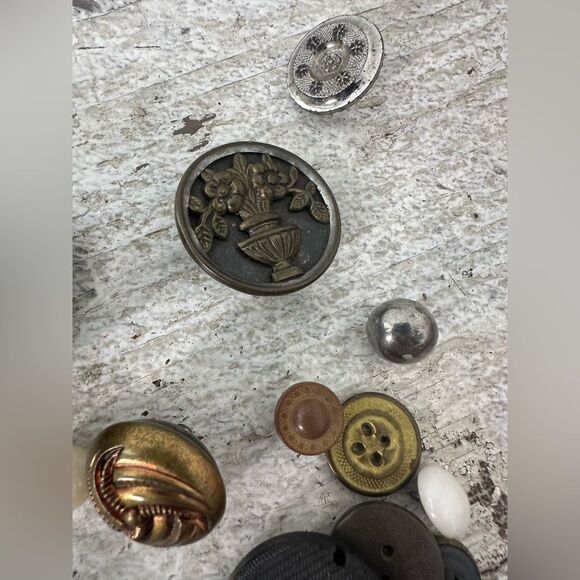 Antique Misc Button Lot Of 64 Craft Sewing Lot - Picture 7 of 10